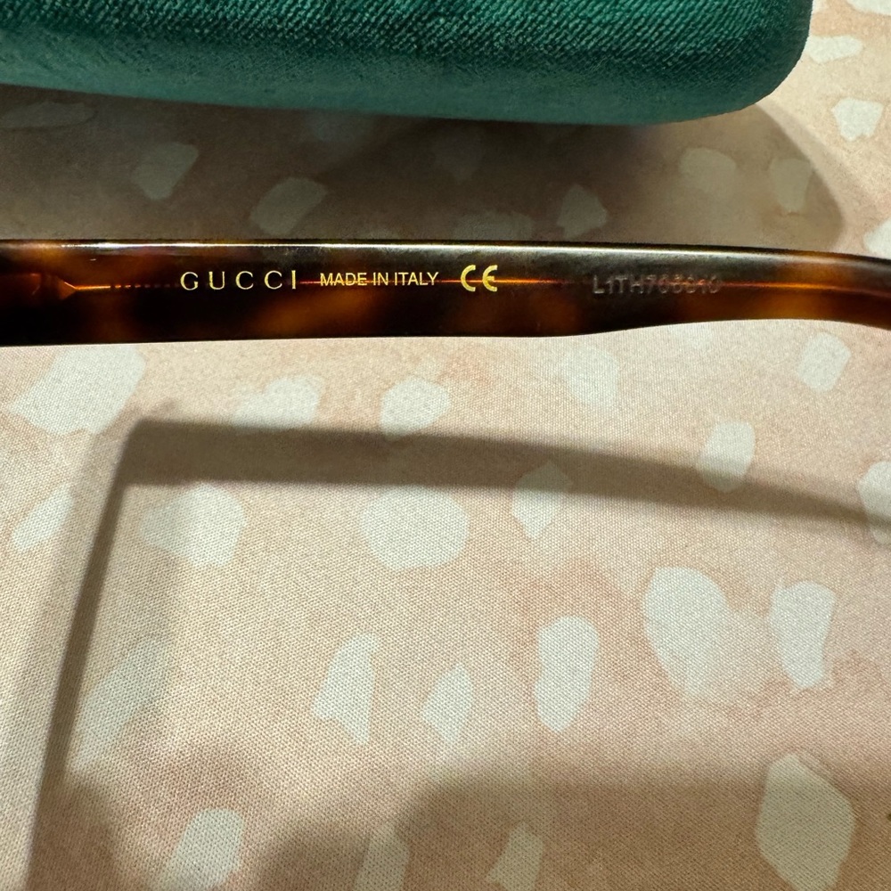 Gucci Oversized Cat Eye Sunglasses in Tortoise - Picture 4 of 8